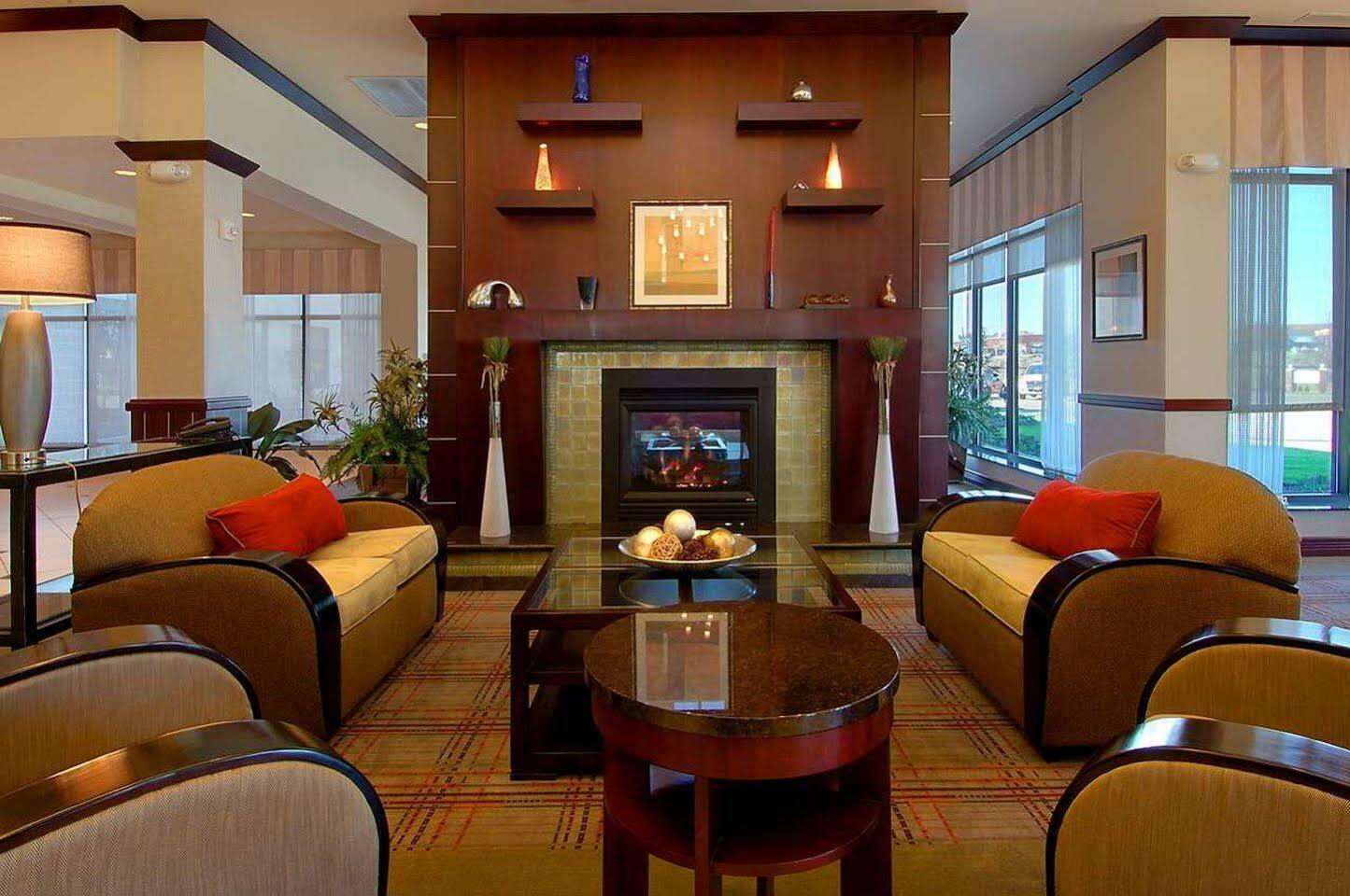 Hilton Garden Inn Нью Браунфелс Экстерьер фото